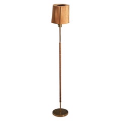 Designer suédois, lampadaire, laiton, cuir, pin, Suède, années 1940