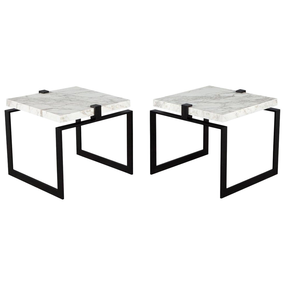 Paire de tables d'extrémité modernes en marbre et métal