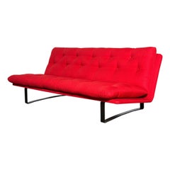 Kho Liang le Sofá tapizado en capitoné rojo "Modelo 662" para Artifort con estructura negra