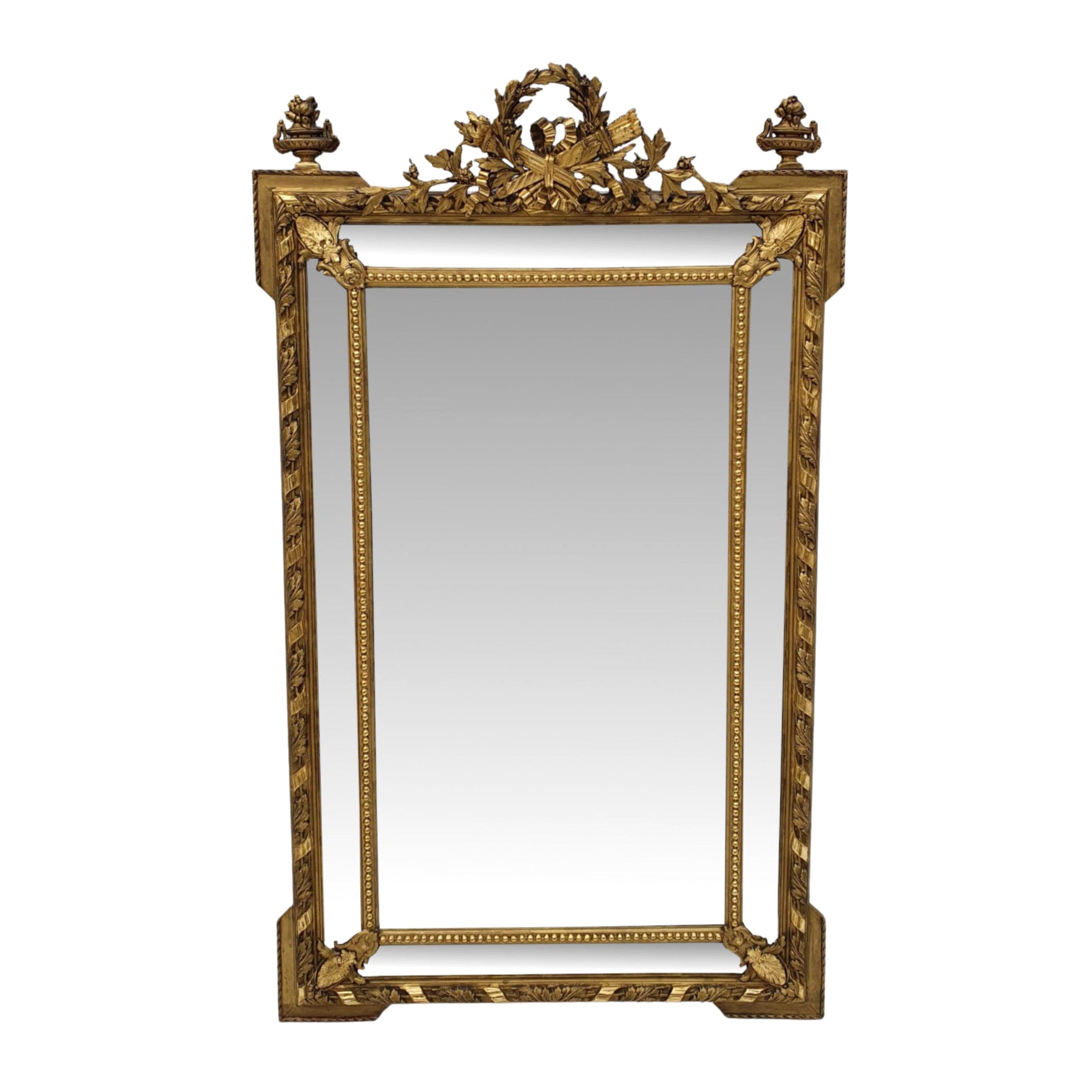 Très beau grand miroir en bois doré du 19ème siècle, surmonté d'un manteau ou d'un hall d'entrée en vente