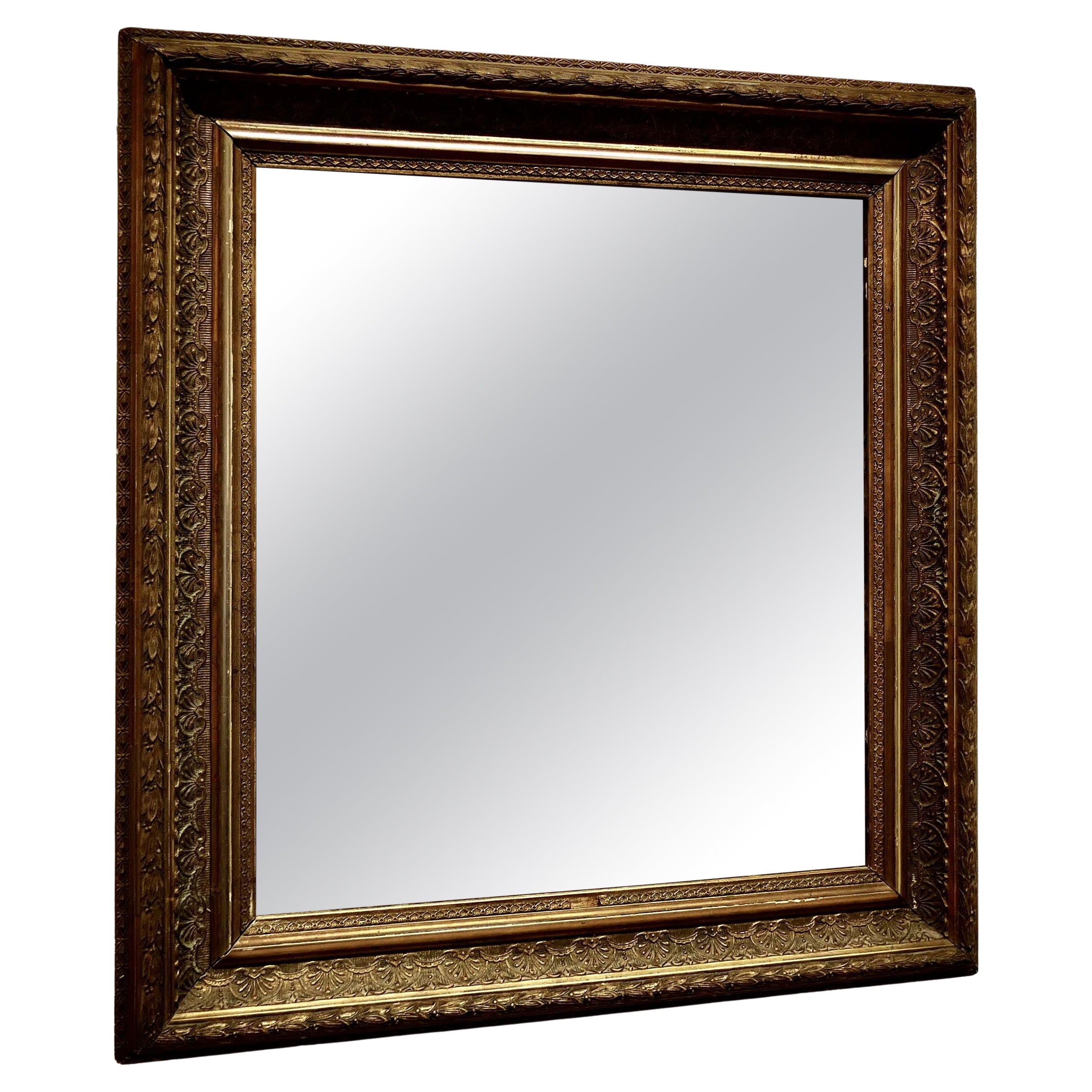 Ancien miroir rectangulaire doré en vente
