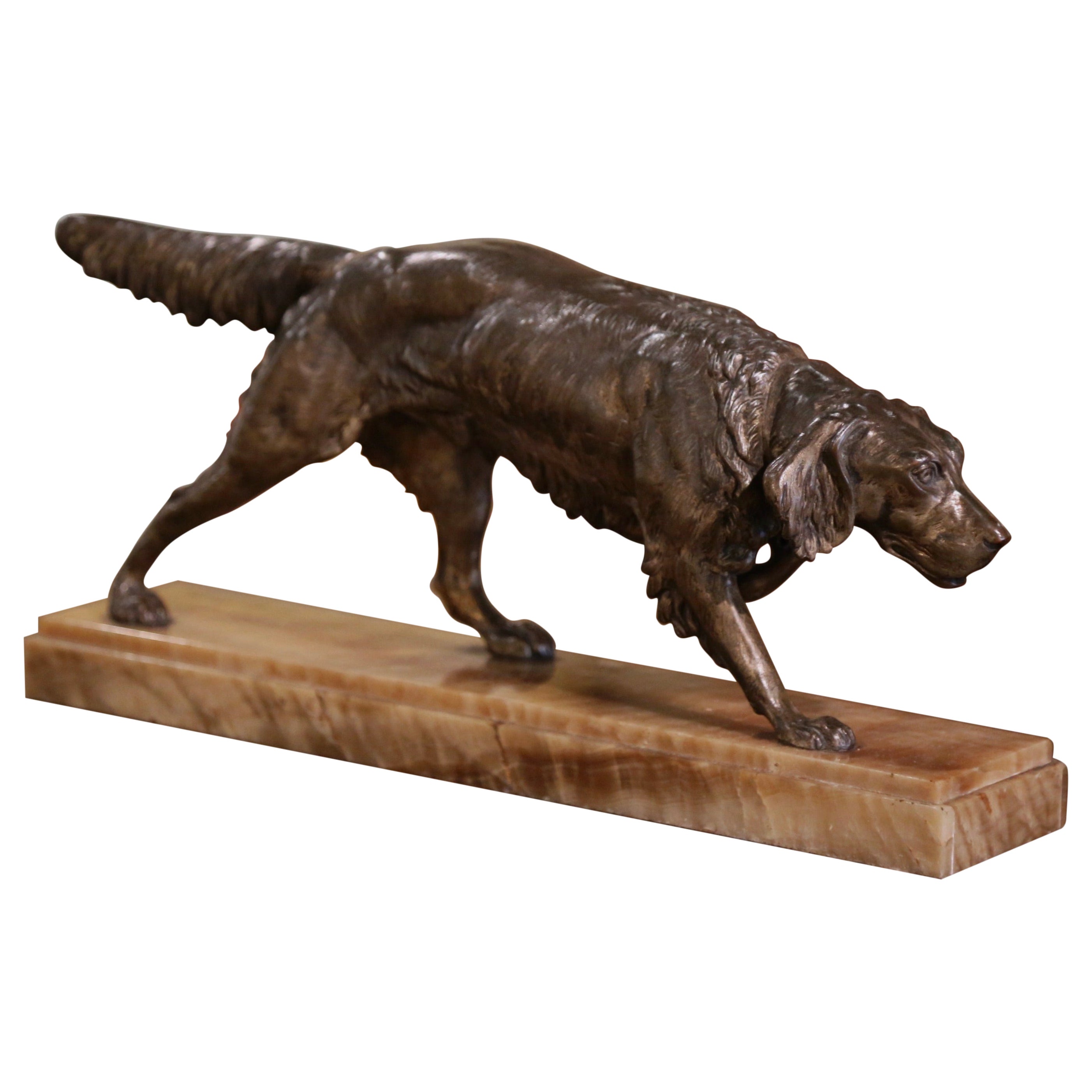 Französische Zinnspitzen-Hundeskulptur auf Marmorsockel, signiert Masson, 19. Jahrhundert