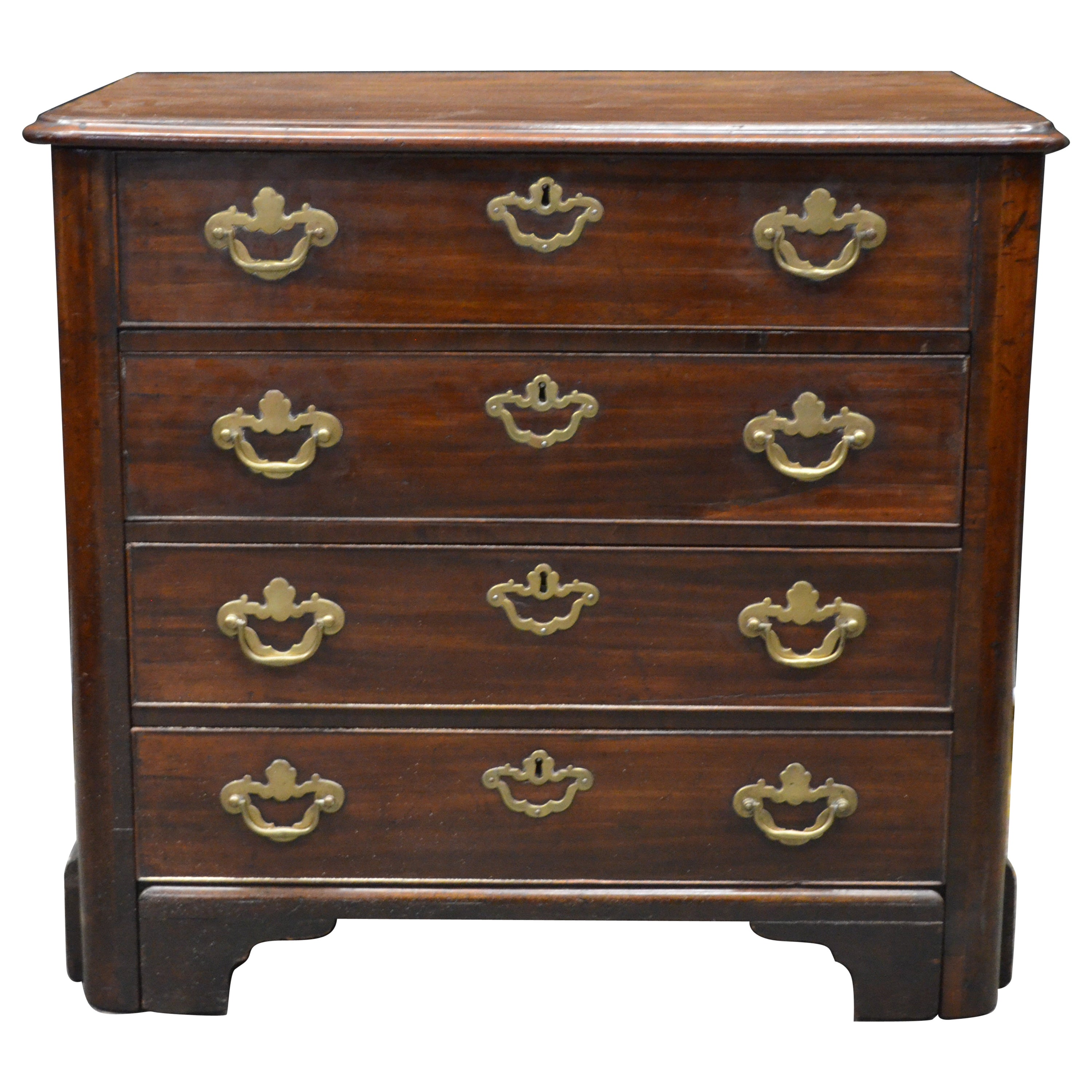 Commode métamorphique Queen Ann en noyer avec bureau coulissant, 18ème siècle