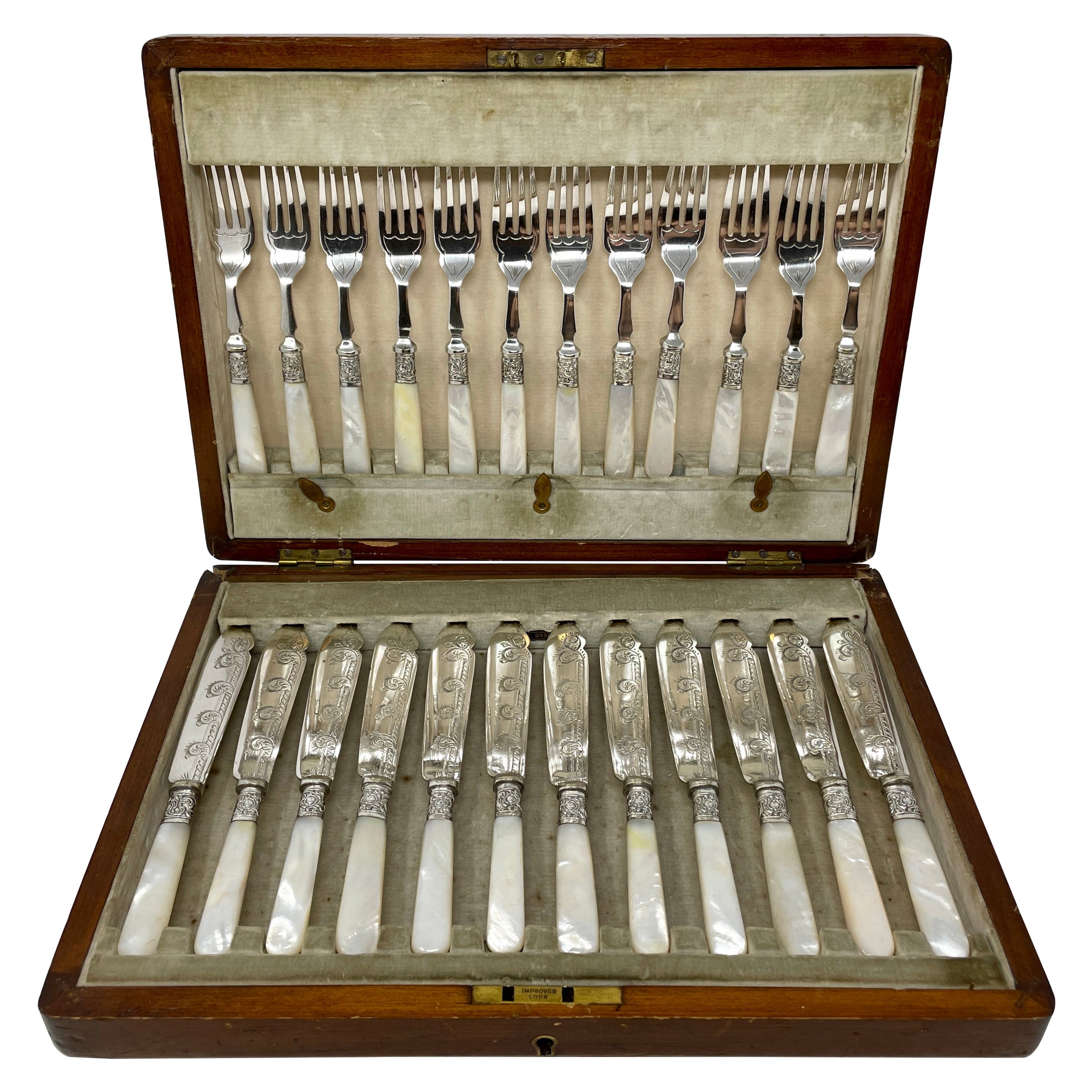 Antique English Victorian Mother of Pearl 24 Piece Fish Set in Case, Circa 1880 For Sale