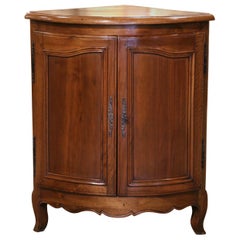 Early 20th Century French Louis XV Carved Walnut Two-Door Bombe Corner Cabinet 