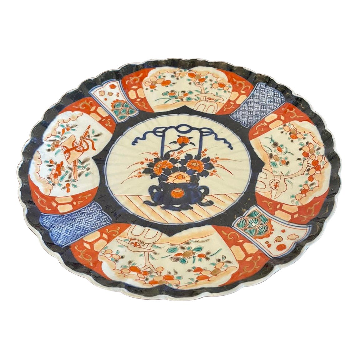 Antiker Imari-Teller in japanischer Qualität