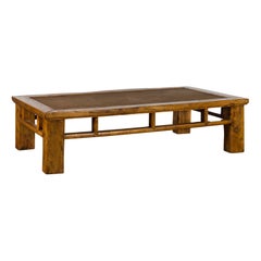 Tavolino da letto Lohan in olmo della dinastia Qing con piano in rattan intrecciato a mano