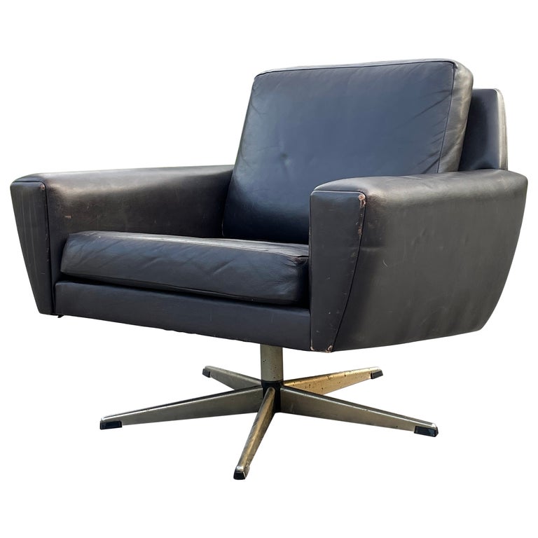 MidCentury Danish Modern Leather Lounge Chair For Sale at 1stDibs