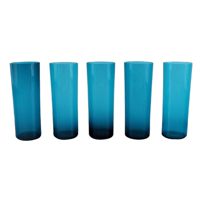 Alambic pour Riihimäen Lasi, cinq verres à boire en verre artistique bleu  En vente sur 1stDibs