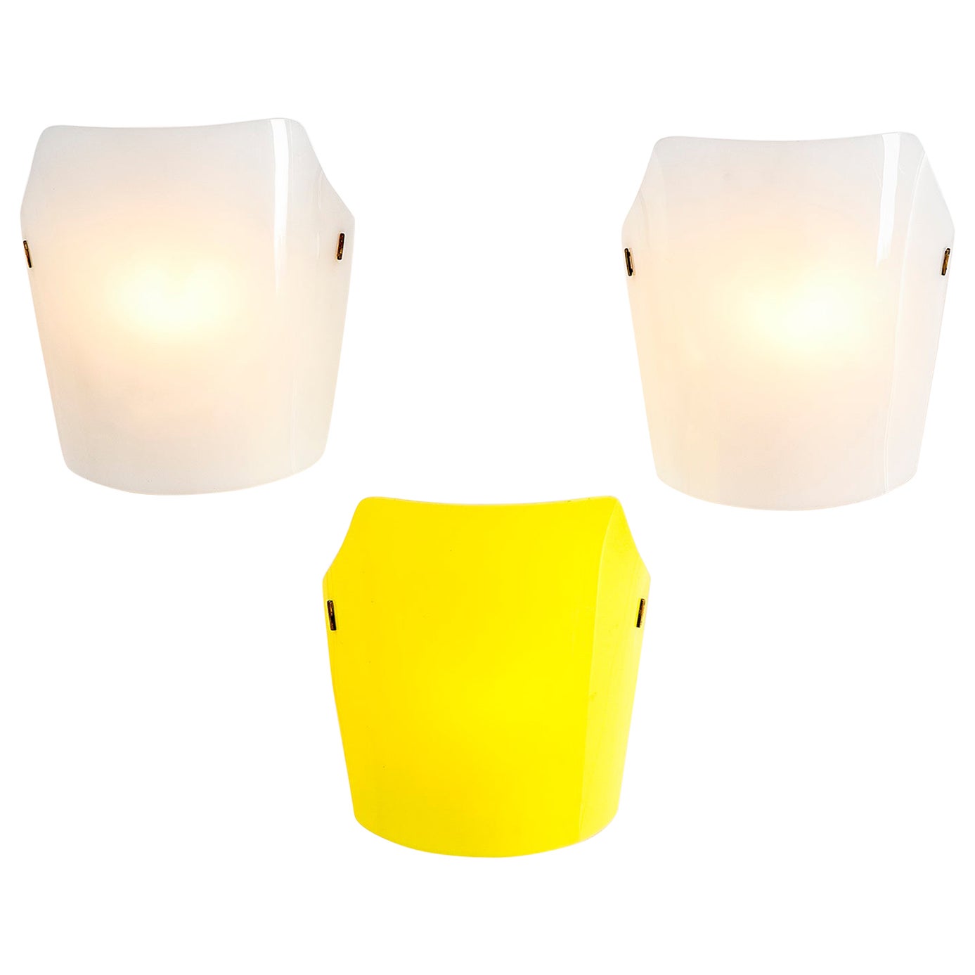 20th Century Gino Sarfatti for Arteluce Set of 3 Wall Lamps in Brass and Plexi For Sale