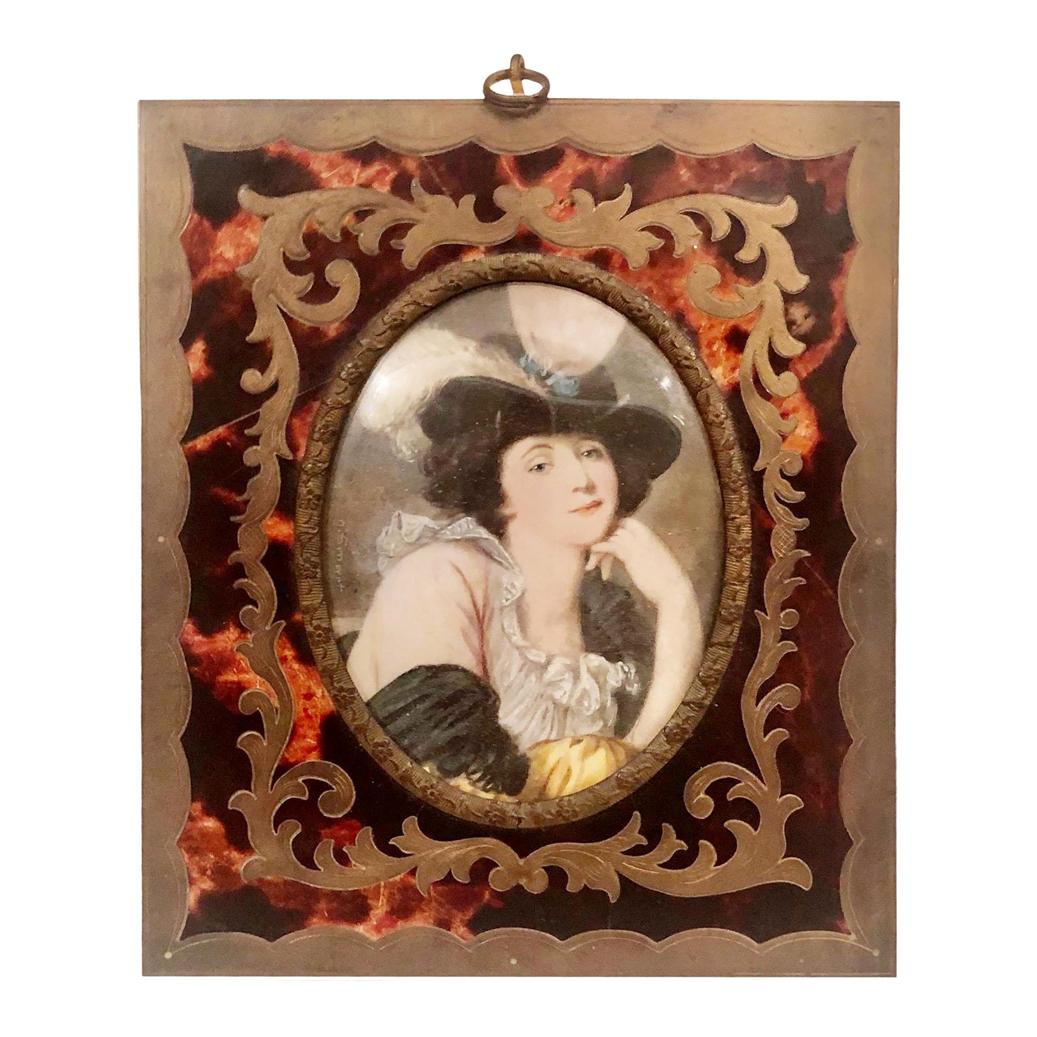 Porträt auf elfenbeinfarbenem Porträt einer Dame mit Hut in einem Rahmen aus Messing und Schildpatt
