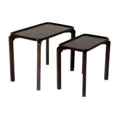 Paire de tables gigognes de l'école d'Amsterdam par 't Woonhuys, années 1930