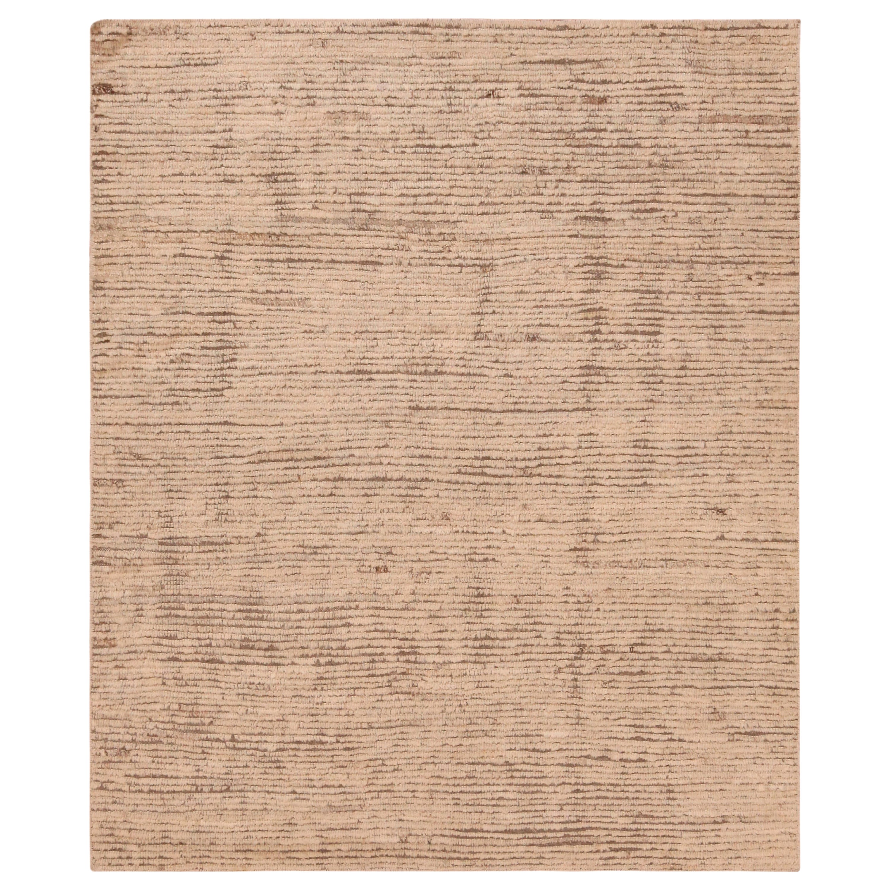 Nazmiyal Collection Modern Moroccan Style Area Rug. 4 ft 11 in x 5 ft 11 in For Sale