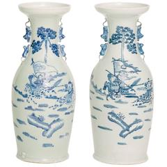 19th Century Hand-Painted Chinese Porcelain Vases 11