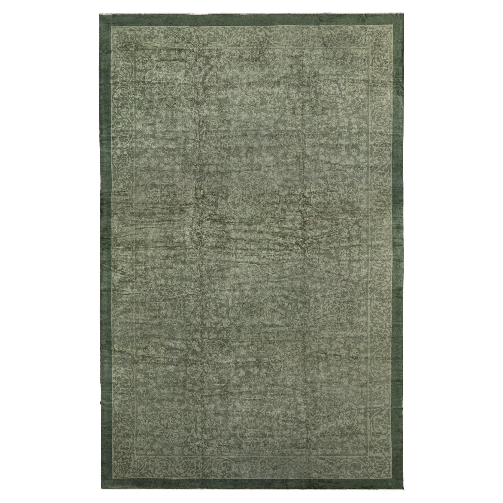 Großer antiker grüner chinesischer Teppich