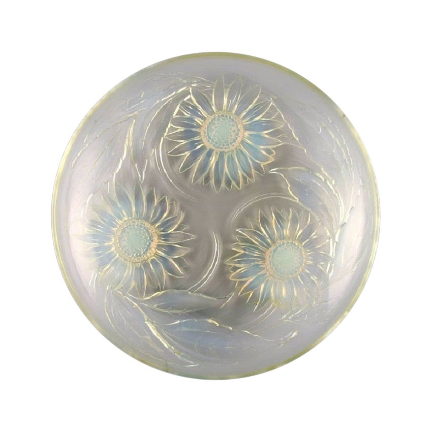 Verlys, France, Large Art Deco Bowl in Mouth-Blown Art Glass with Flowers