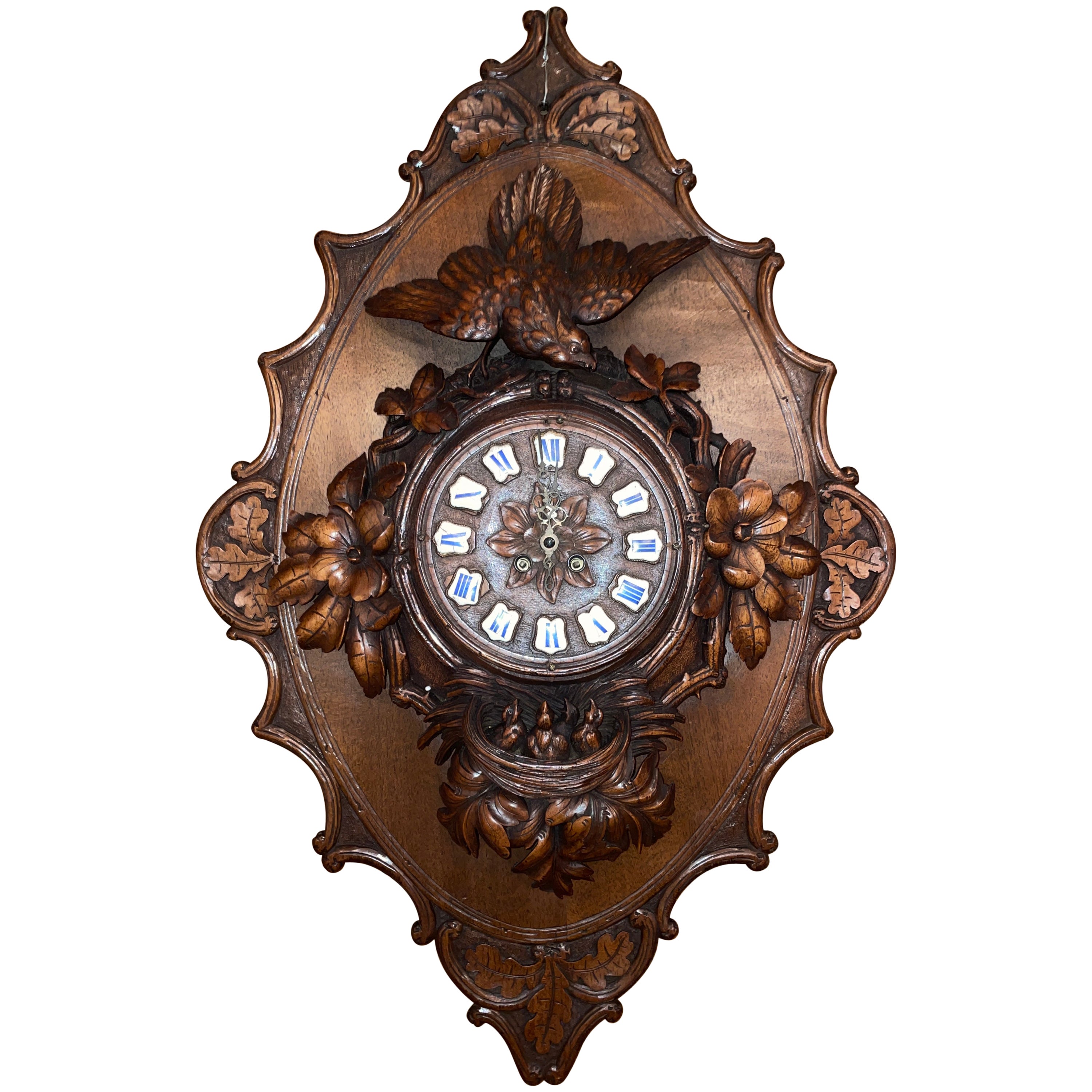 Antiguo reloj de pared alemán Black Forest, circa 1880.