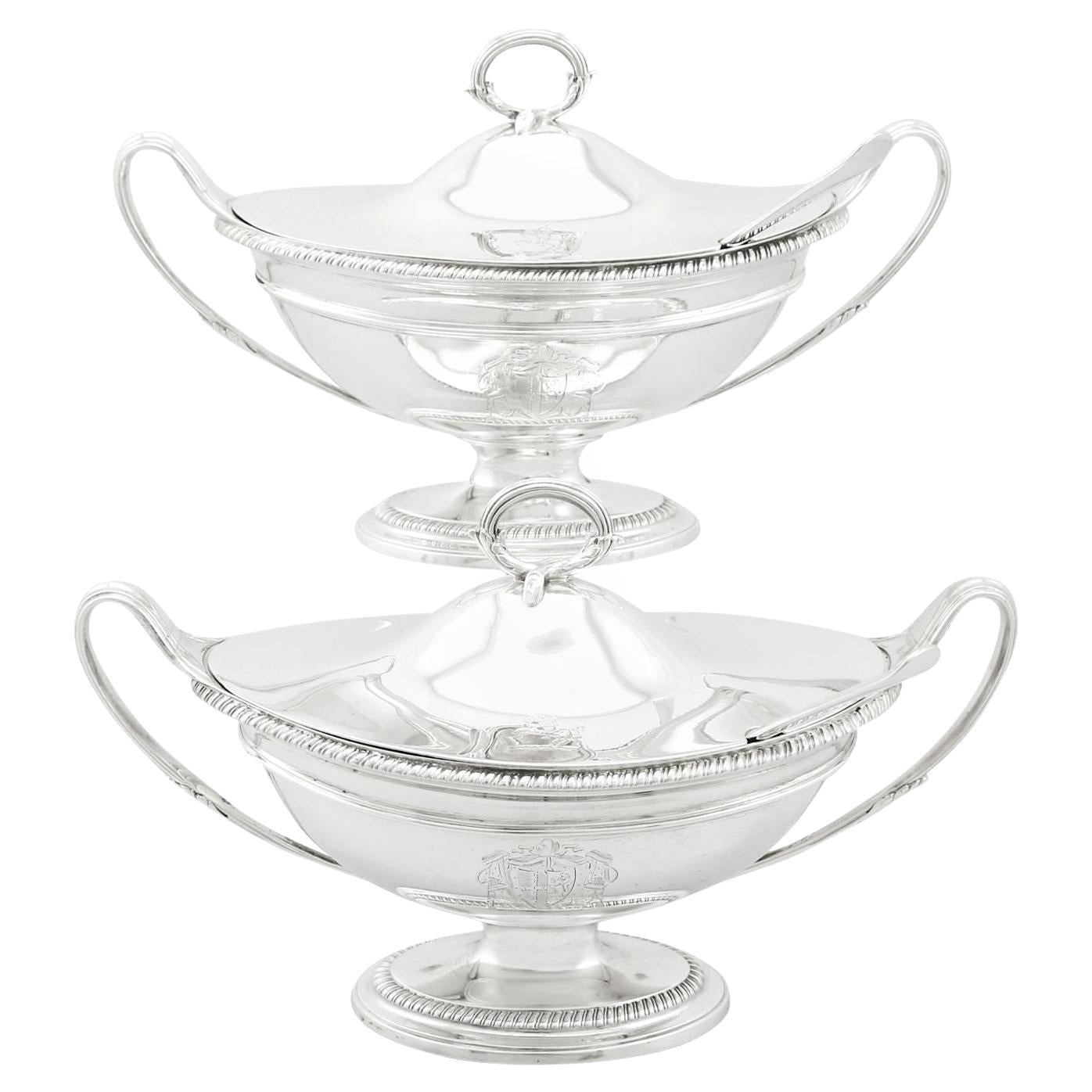Antike georgianische Sauciere aus Sterlingsilber mit Lappen aus den 1790er Jahren im Angebot