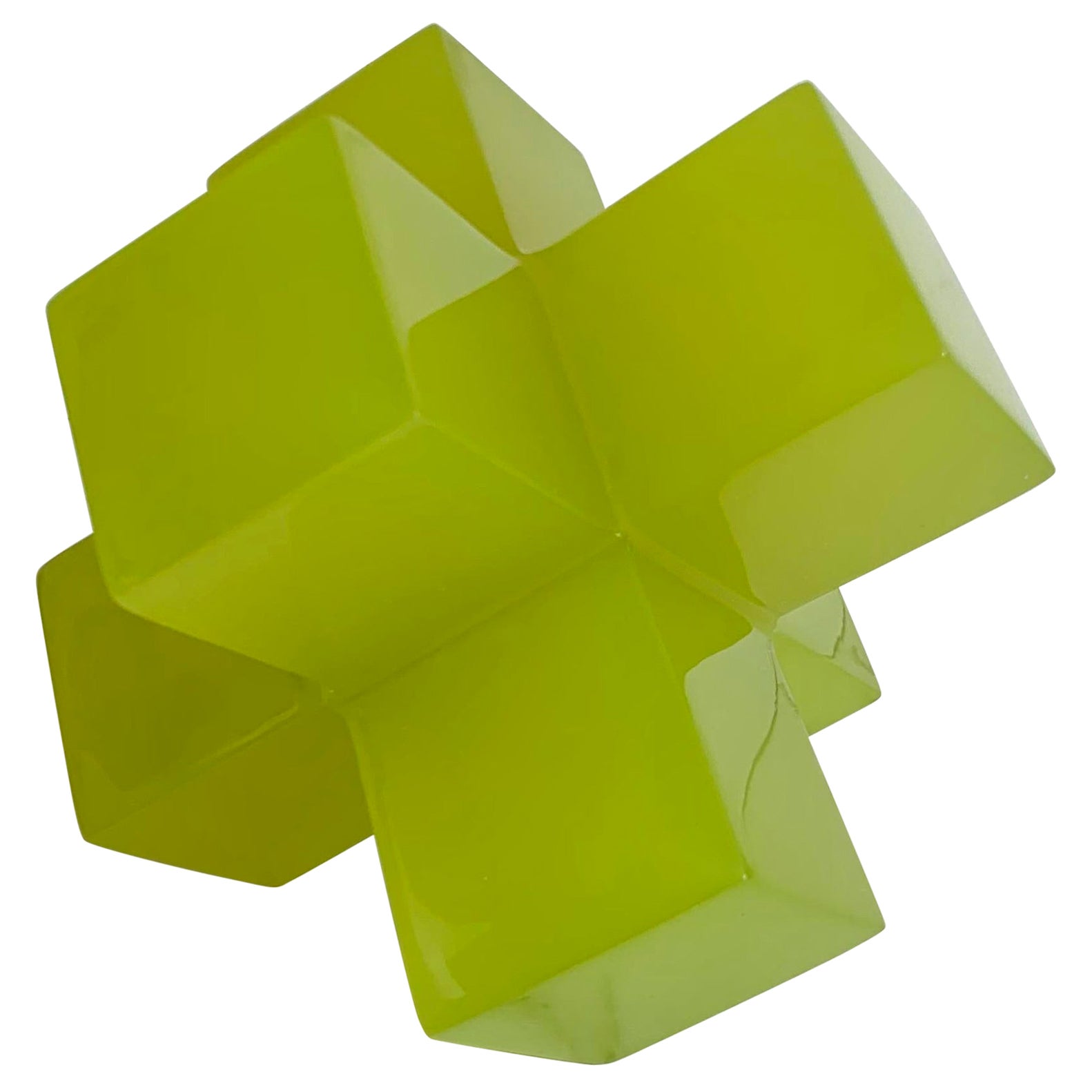Sculpture géométrique en résine polie vert citron par Paola Valle