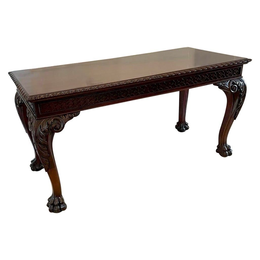 Grande table centrale victorienne ancienne de qualité en acajou sculpté, autoportante