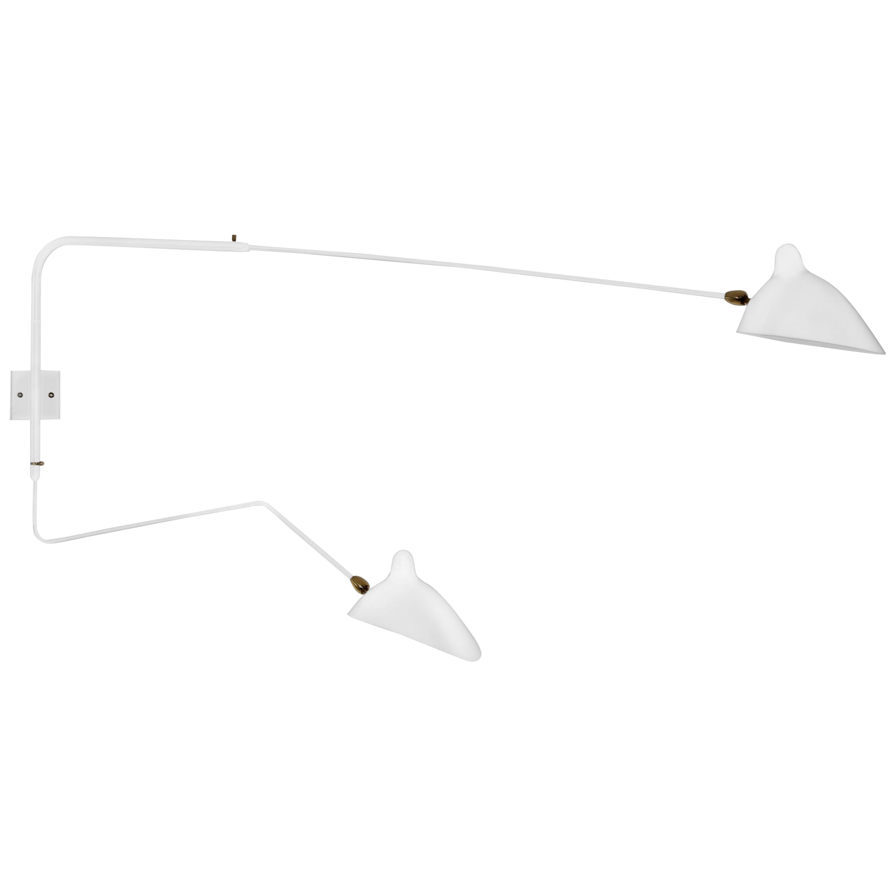 Lampe murale blanche moderne à deux bras rotatifs droits Serge Mouille en vente