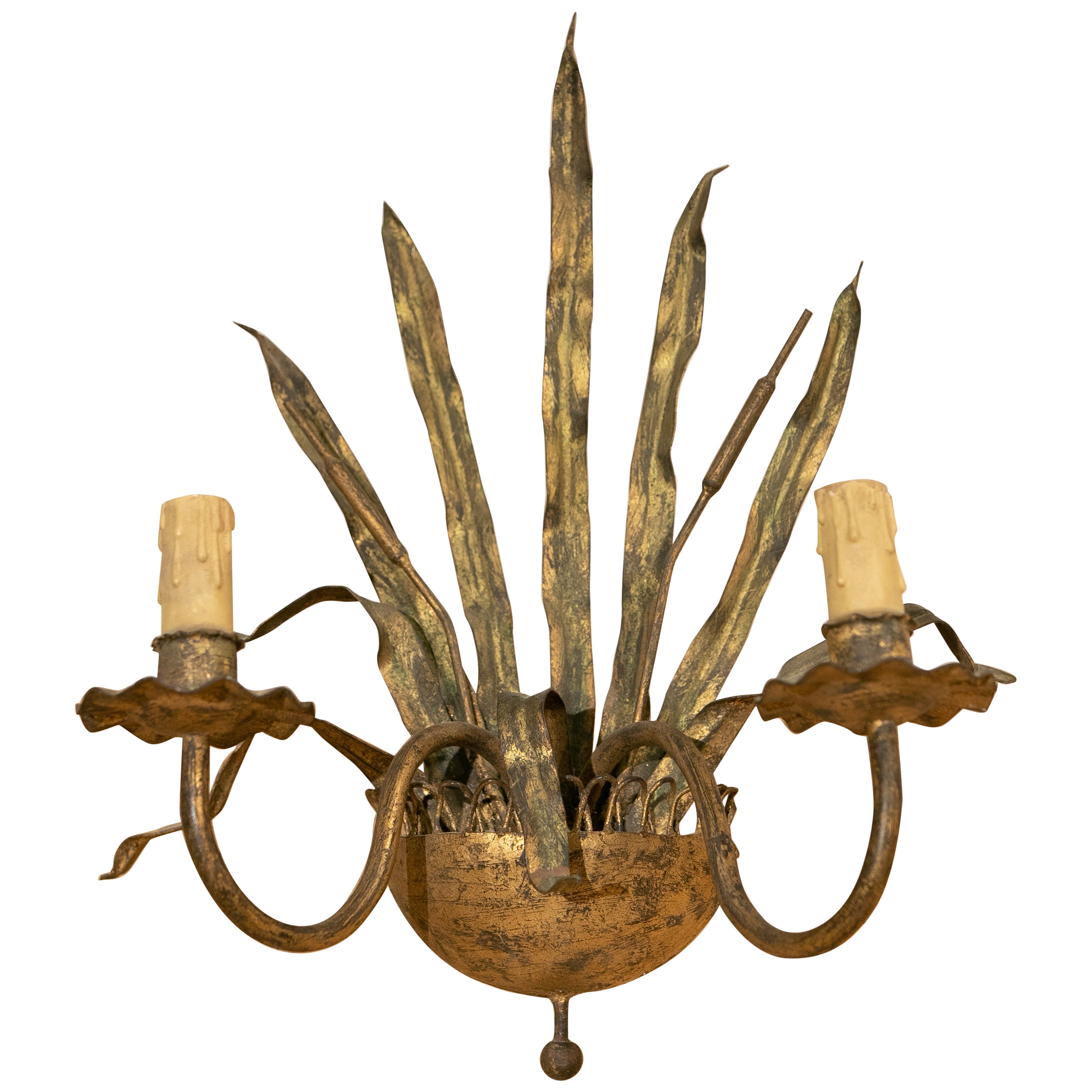 1970s Spanish Wall Lamp in Gilded Metal with Palm Leaf Shapes For Sale