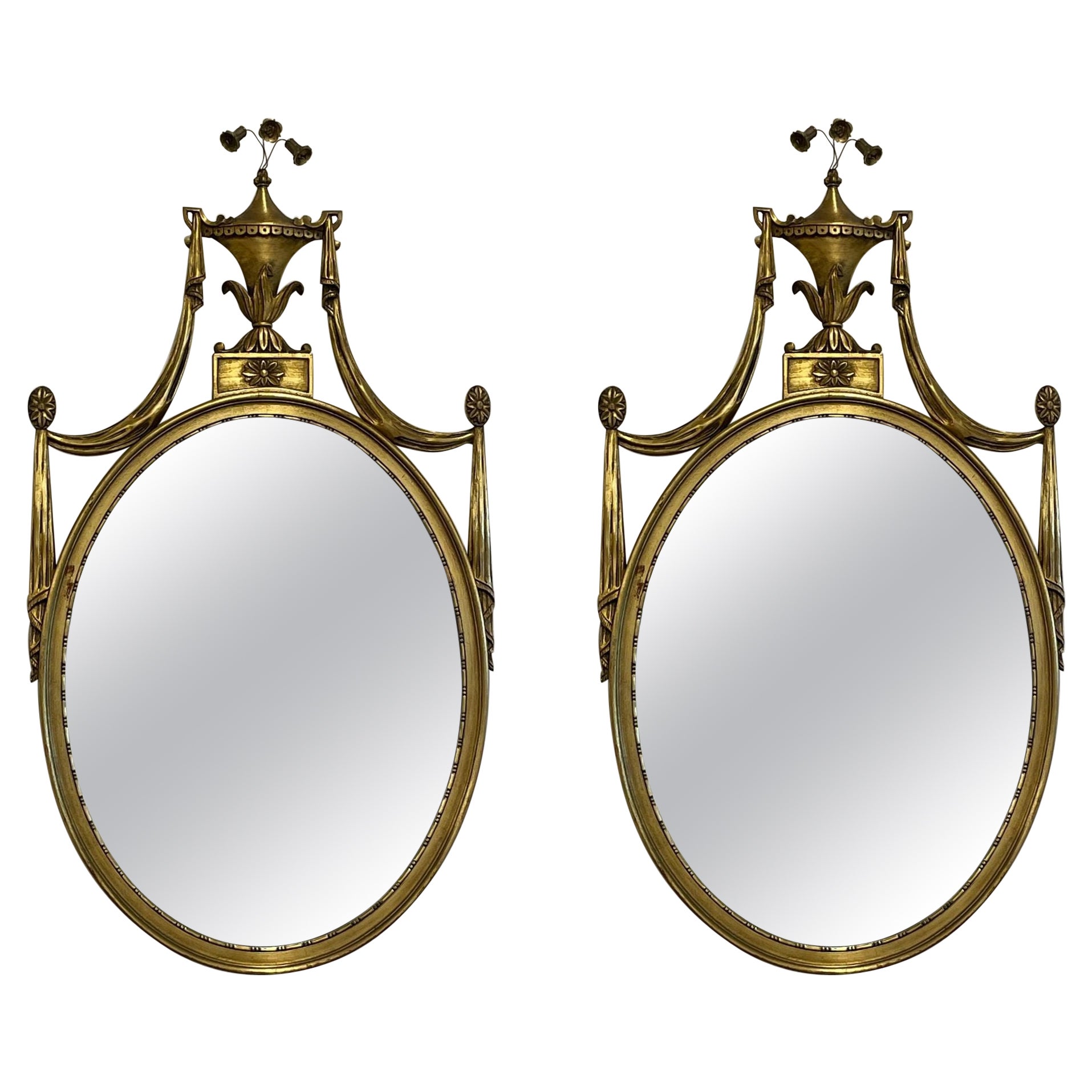 Paire de miroirs muraux en bois doré de style Adams, miroirs-consoles ou miroirs-commodes