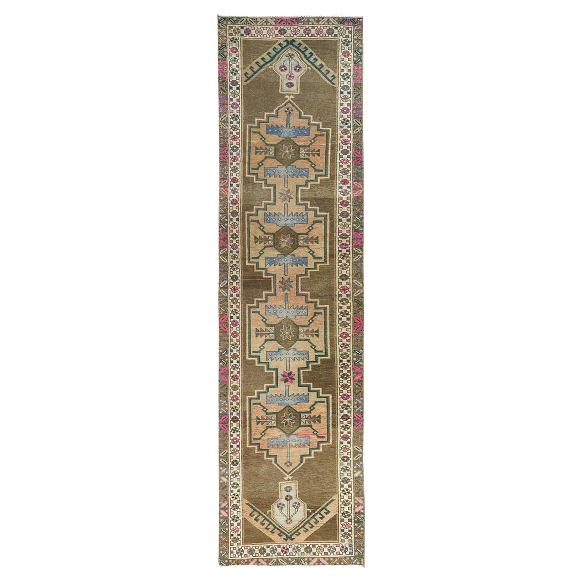 Hazelnut Brauner Vintage Northwest Persian Distressed Handgeknüpfter Teppich aus reiner Wolle