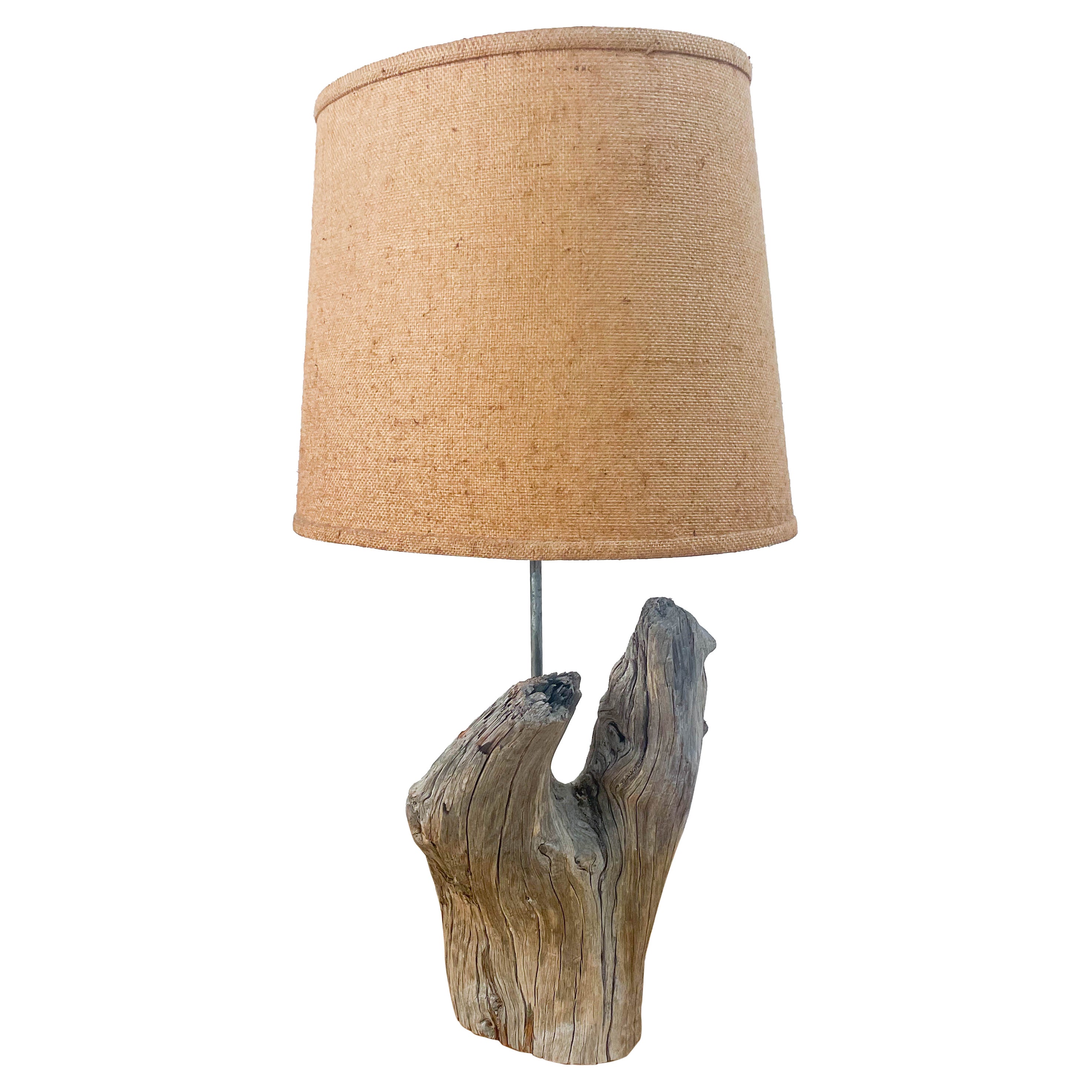 Vieille lampe en bois flotté