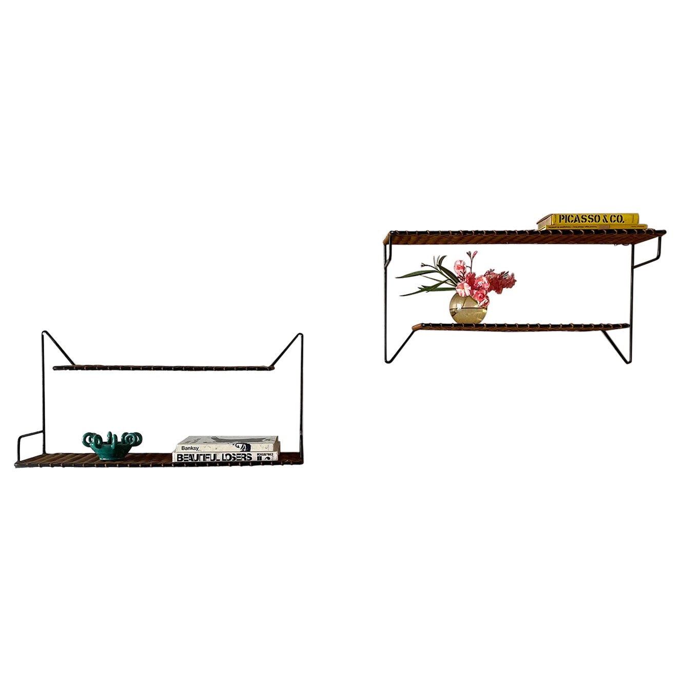 Pareja de estanterías de pared francesas de mimbre y hierro Raoul Guys