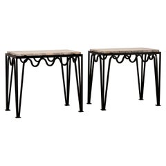 Paire de tables d'appoint 'Méandre' en fer noir et travertin argenté par Design Frères