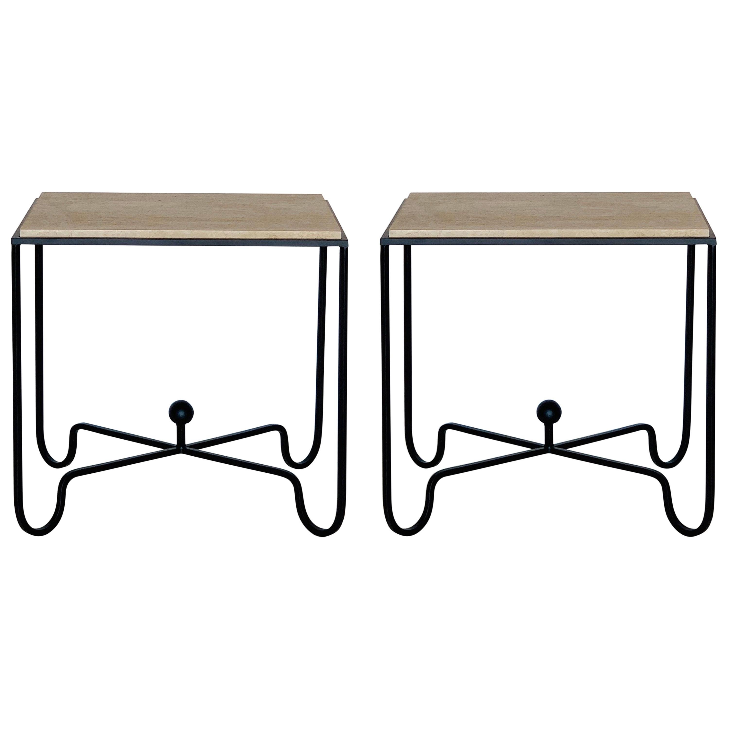 Coppia di grandi tavolini / comodini in travertino "Entretoise" di Design Frères