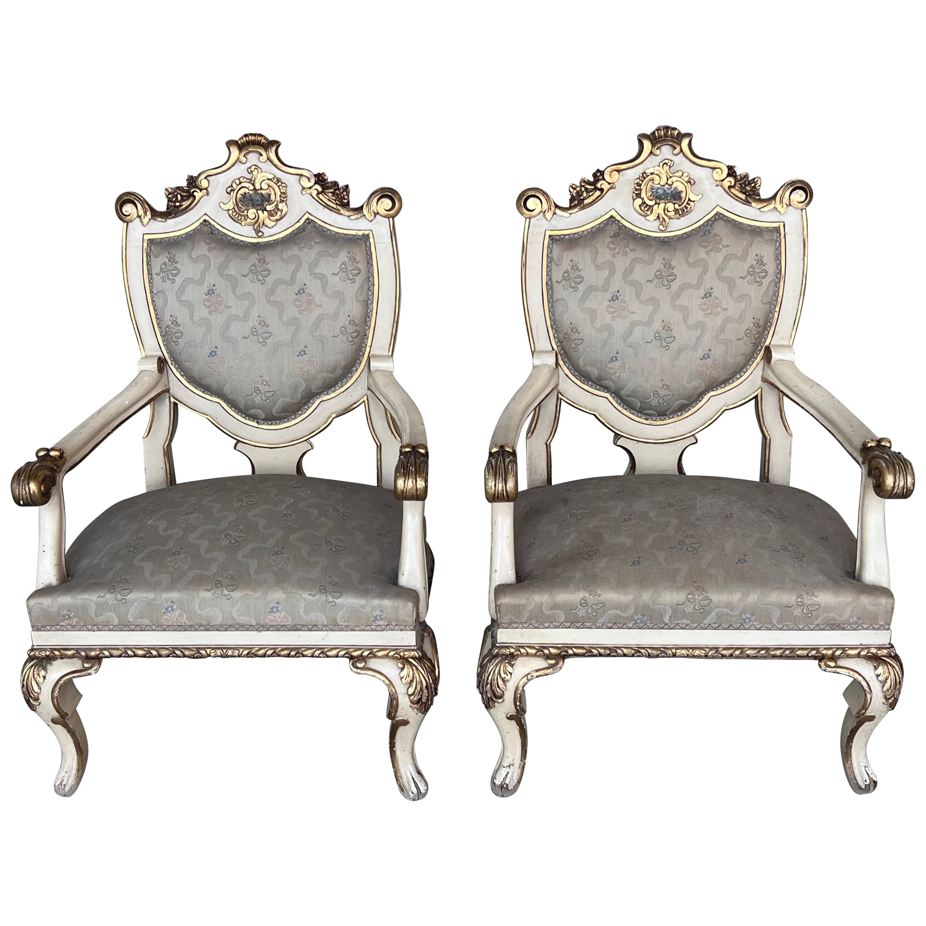 Pair of Venetian Hand Painted Armchairs in White Antique Painting and Giltwood For Sale