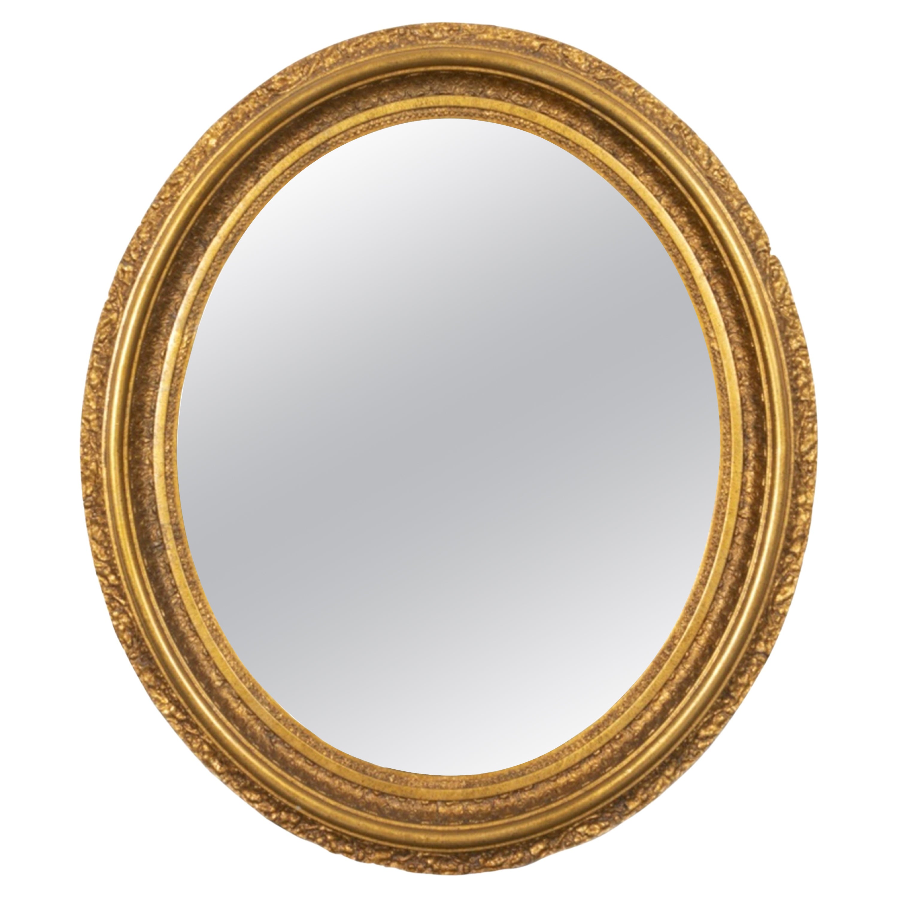 Miroir ovale en bois doré de style néo-rococo en vente