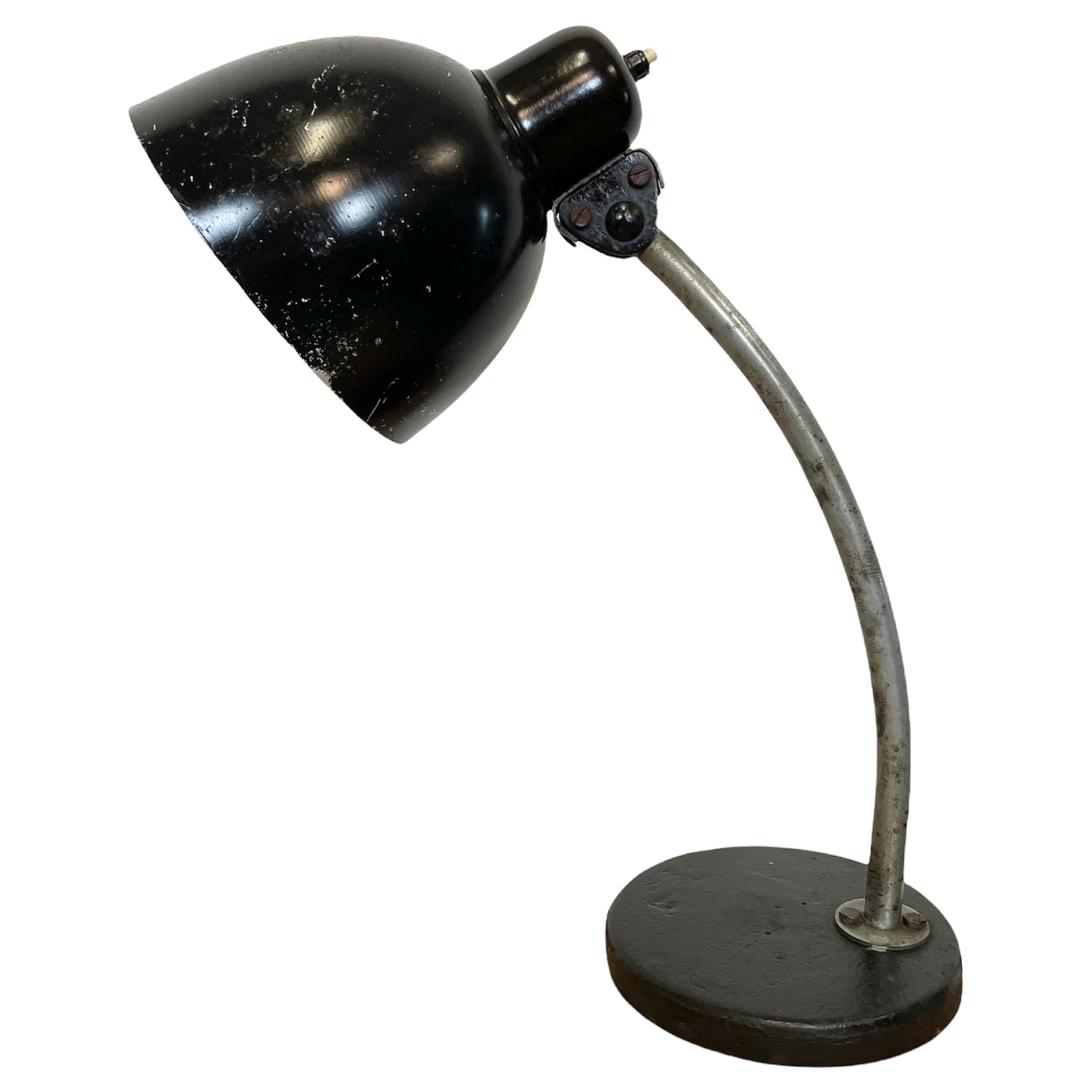 Lampe de table industrielle noire, années 1950