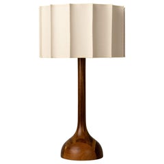 Organic Modern Medium Tischlampe Natural Wood Handmade Ivory Fluted Shade