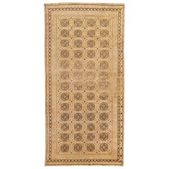 Antiker handgefertigter antiker Khotan Tan Wollteppich mit geometrischem Muster