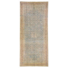 Hellblauer, antiker, handgefertigter, persischer Malayer-Wollteppich in Übergröße mit Allover-Motiv