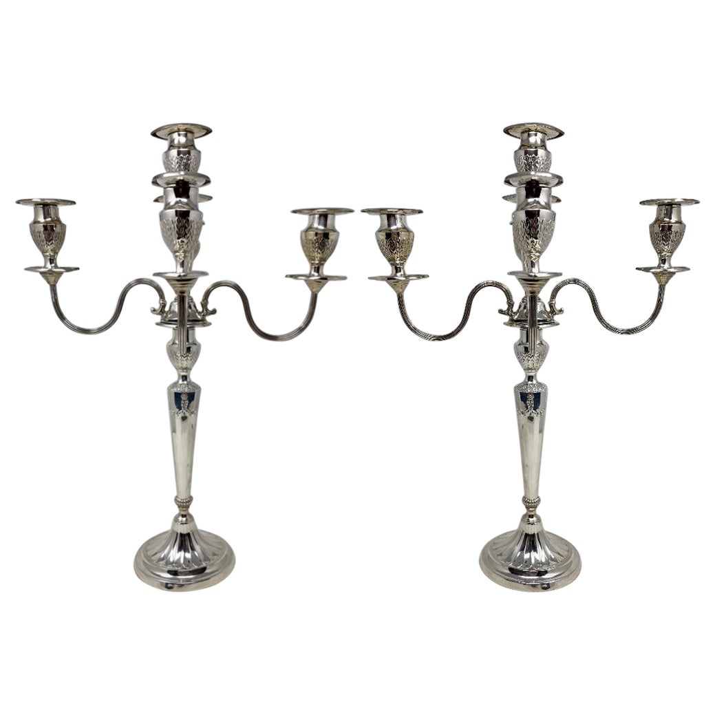 Paire de candélabres anglais anciens de style édouardien à 5 lumières en métal argenté, vers 1900-1910 en vente