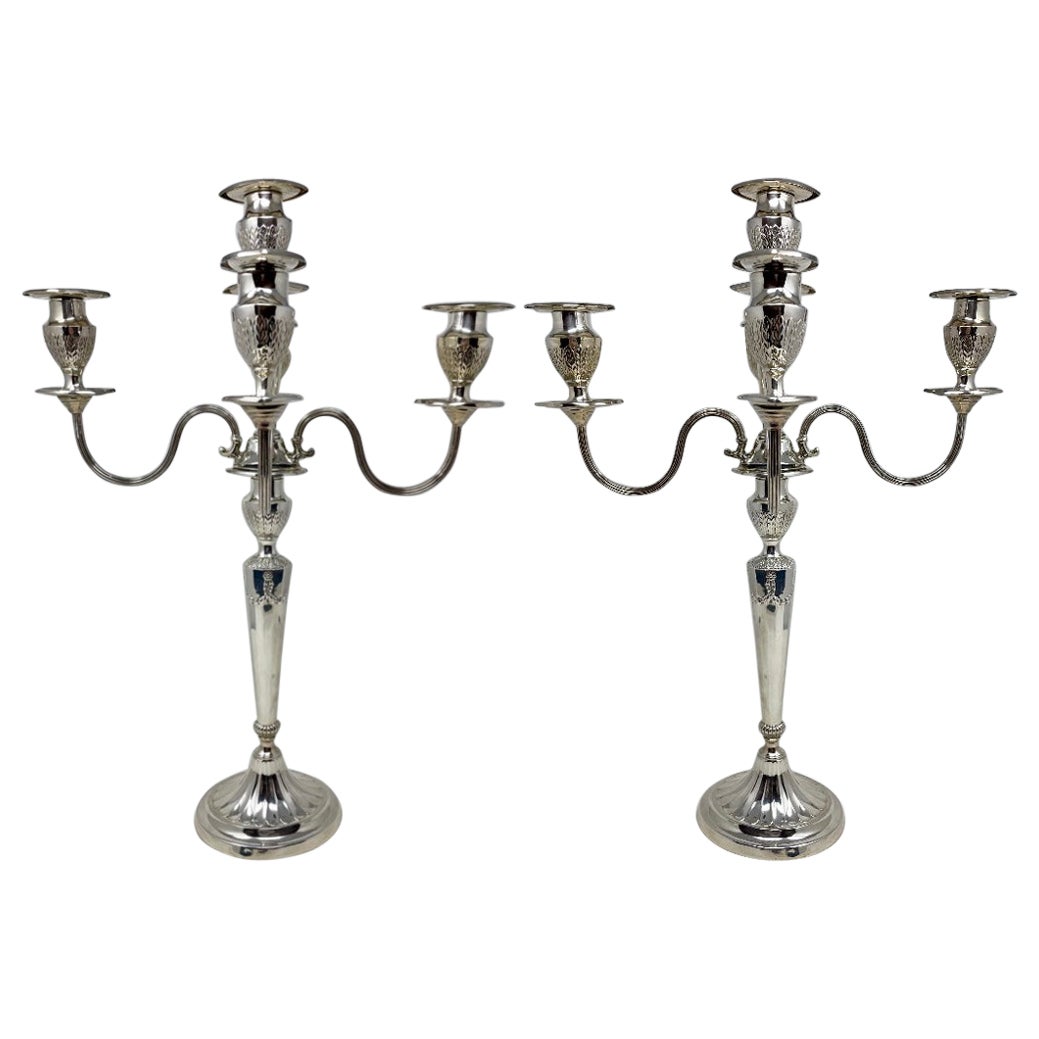 Paire de candélabres anglais anciens de style édouardien à 5 lumières en métal argenté, vers 1900-1910