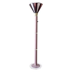 1980er Art Deco Lucite Rosa & Lila Fackel Stehlampe