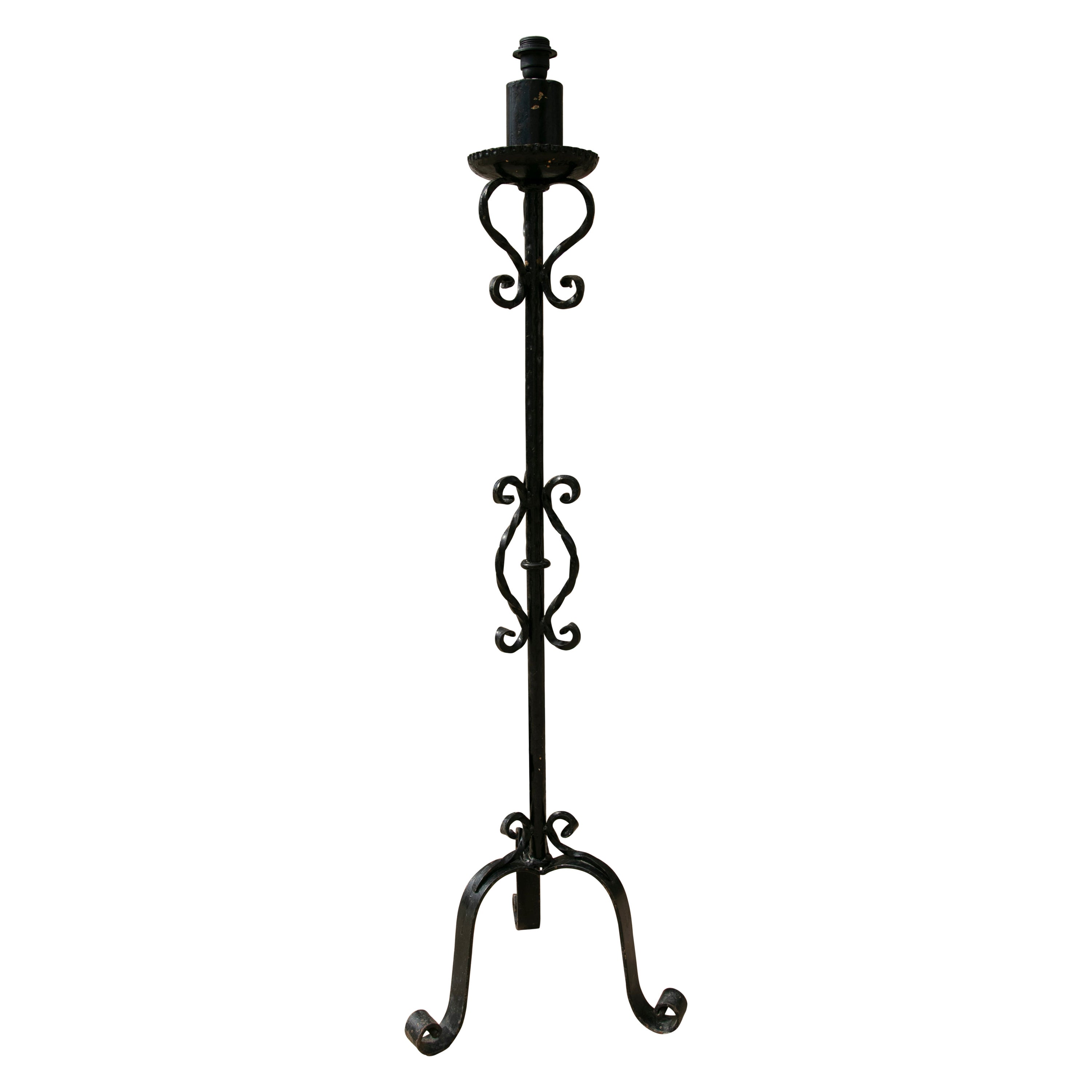 1970s Spanish Iron Floor Lamp Painted in Black For Sale