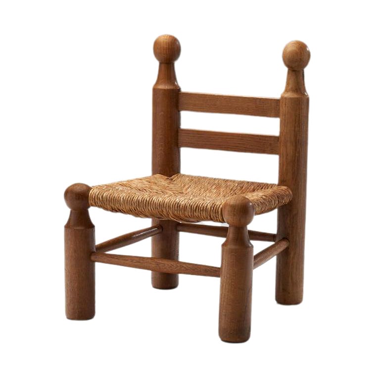 Stuhl aus Holz und Korbweide von einem europäischen Möbelschreiner, Europa, ca. 1950er Jahre im Angebot