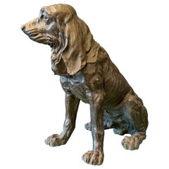 Sculpture en bronze d'un chien de chasse