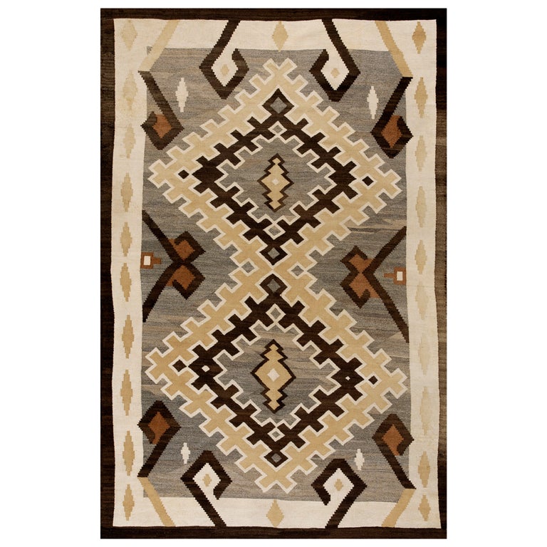 1930s American Navajo "Two Grey Hills" Carpet ( 5' x 7' 8'' 152 x 233