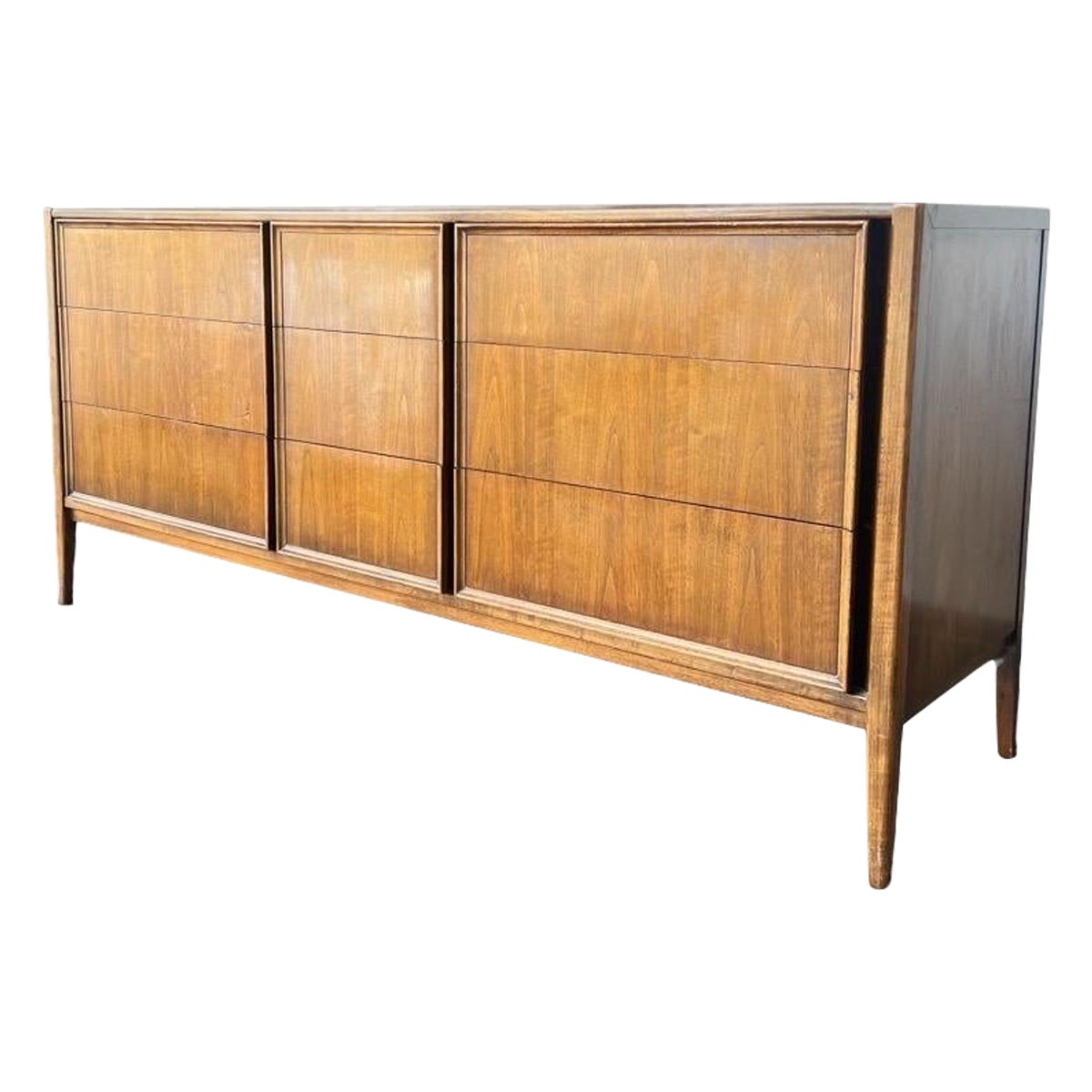 Vintage MidCentury Modern 9 Drawer Dresser, Dovetail Drawers by Lane