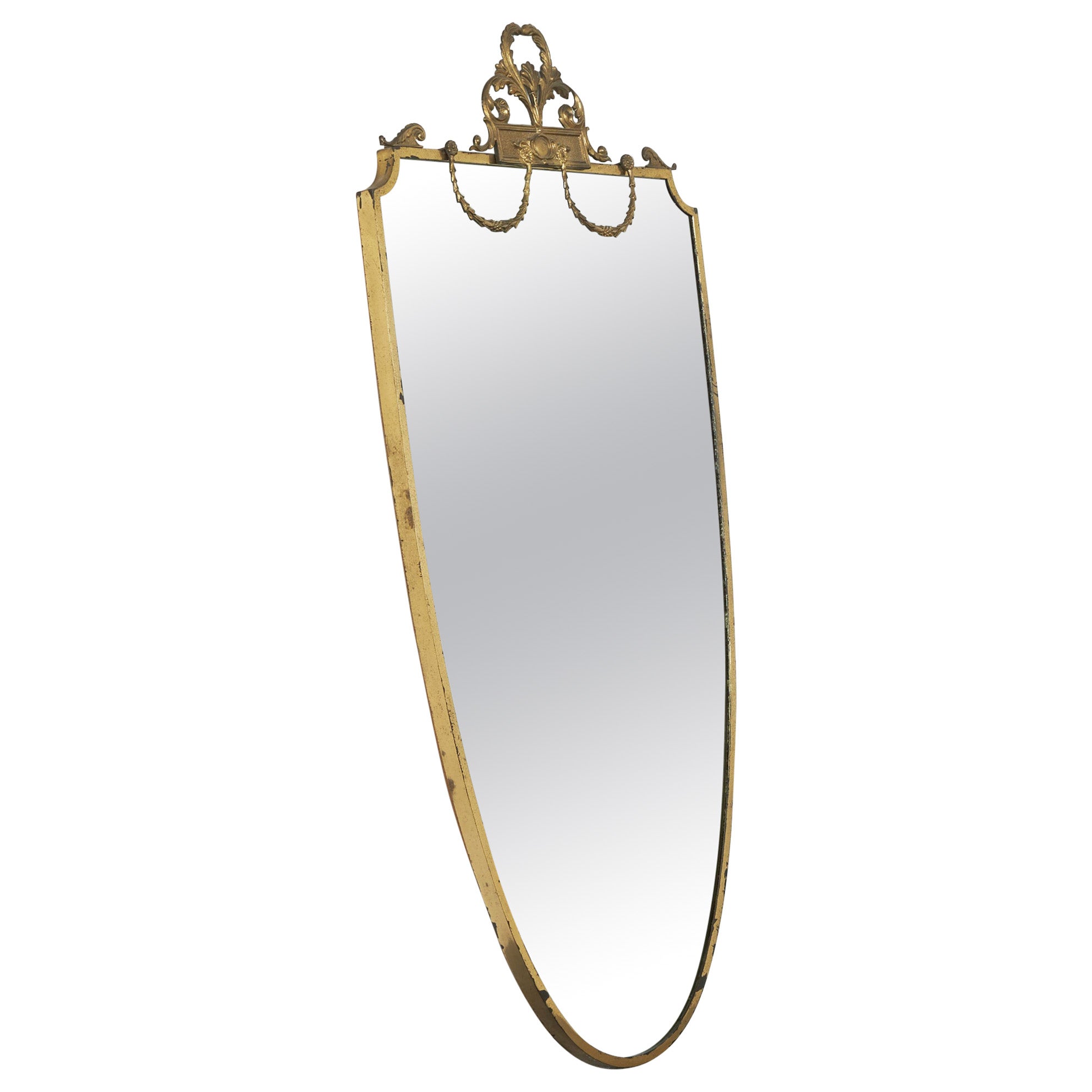 Elegante specchio neoclassico della metà del secolo scorso in ottone patinato