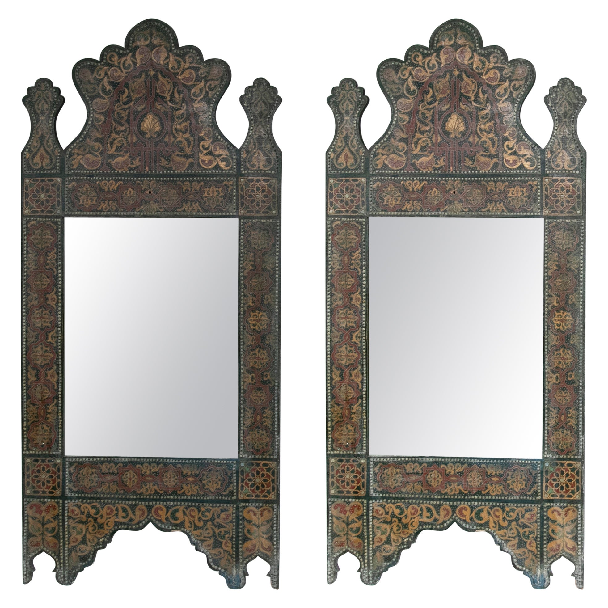 Paar handbemalte Holzspiegel im marokkanischen Stil der 1990er Jahre mit arabischen Verzierungen im Angebot