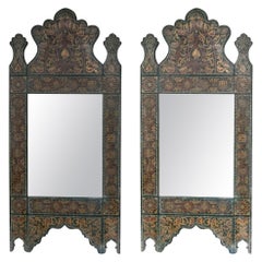 Paire de miroirs en bois de style marocain des années 1990 peints à la main avec décorations arabes