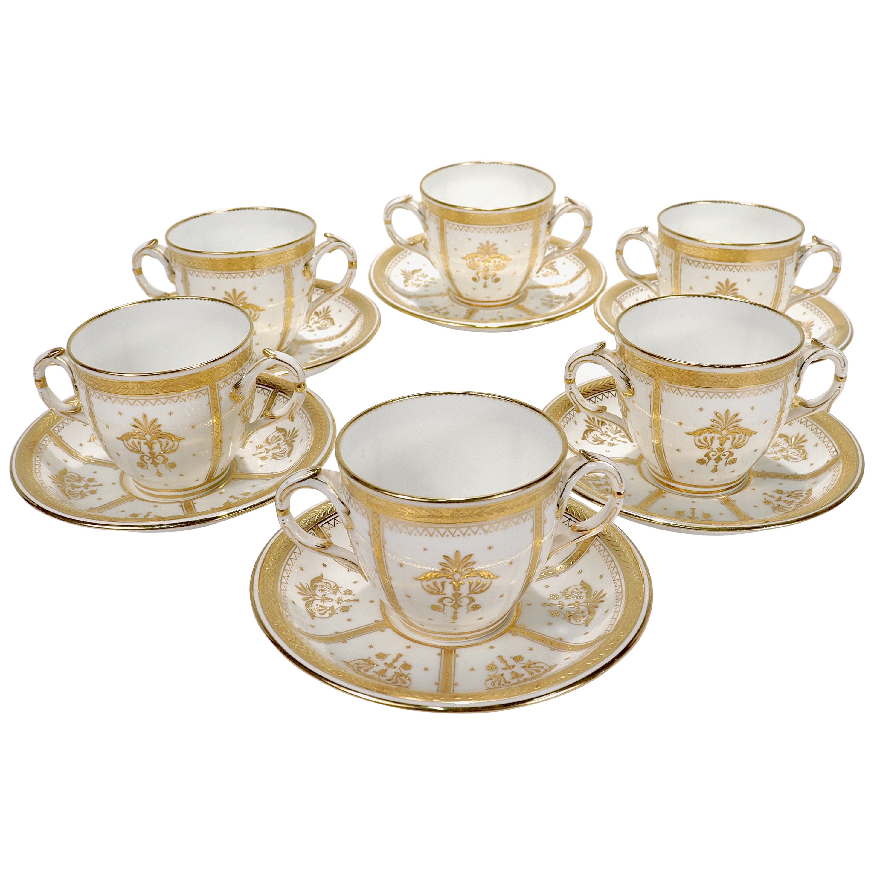 6 Bouillons / Tasses & Soucoupes antiques en porcelaine dorée à deux anses